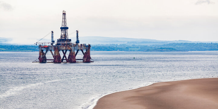 Scotland, Fife, Firth of Forth, old oil platform
