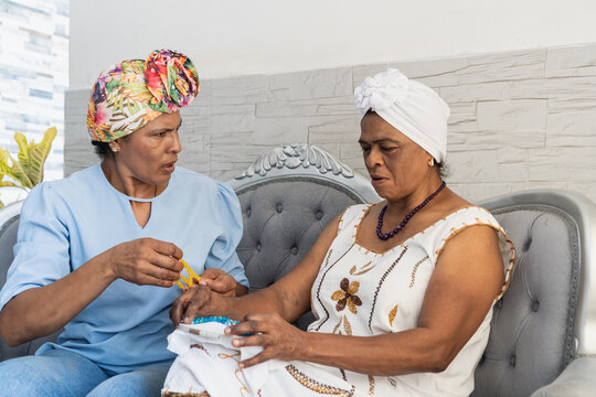 Black women sharing traditional craft and passing on knowledge