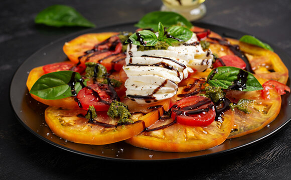 Fresh Heirloom Tomato Salad with Creamy Burrata Cheese