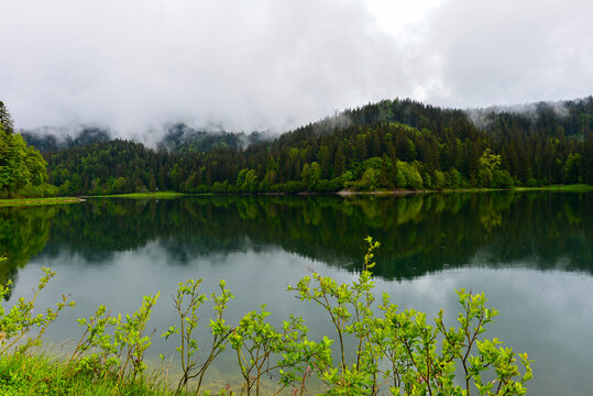 Idyllischer Obersee bei N&auml;fels im Kanton Glarus, Schweiz