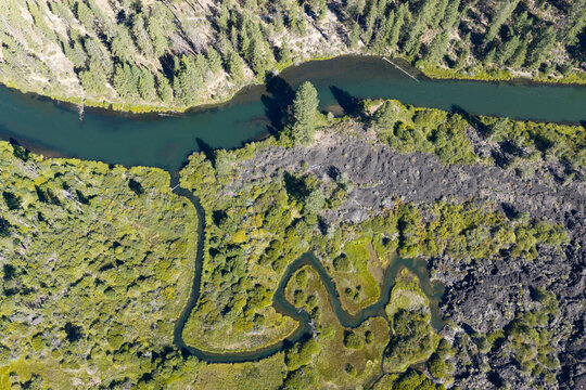 The scenic Deschutes River is a scenic 252-mile tributary of the Columbia River in Central Oregon. It flows through Bend and offers whitewater kayaking, rafting, paddle boarding, and great fishing.