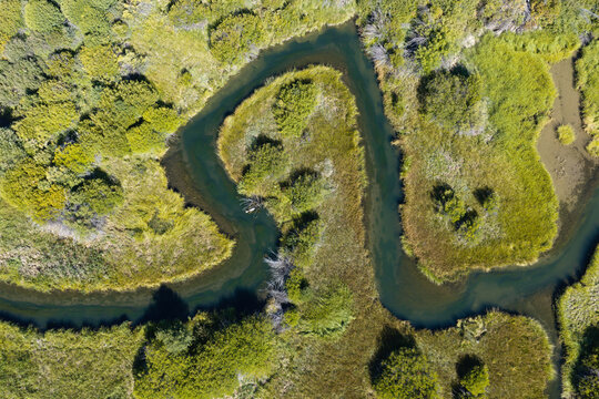The scenic Deschutes River is a scenic 252-mile tributary of the Columbia River in Central Oregon. It flows through Bend and offers whitewater kayaking, rafting, paddle boarding, and great fishing.