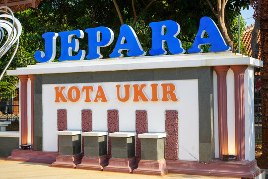 A landmark sign of Jepara Kota Ukir welcoming visitors to Central Java, Indonesia, famous for its rich tradition of wood carving art, cultural heritage, fine craftsmanship, and local tourism identity.