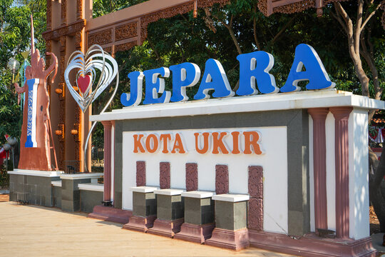 A landmark sign of Jepara Kota Ukir welcoming visitors to Central Java, Indonesia, famous for its rich tradition of wood carving art, cultural heritage, fine craftsmanship, and local tourism identity.