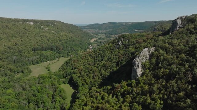 Vue sur le cirque naturel du Fer-&agrave;-Cheval, Jura (39)