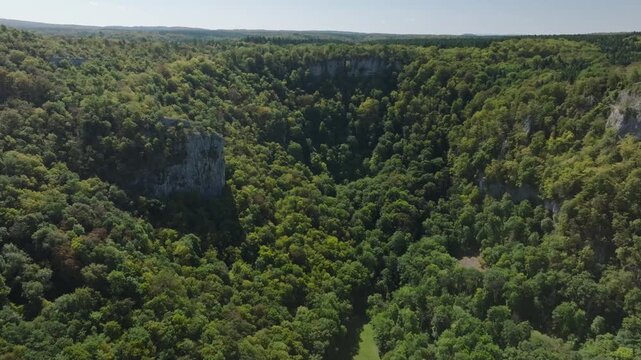 Vue sur le cirque naturel du Fer-&agrave;-Cheval, Jura (39)