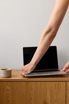 Lifting laptop