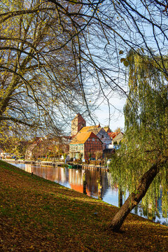 Blick auf die Pfarrkirche St. Marien in der Stadt Plau am See