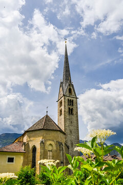Neumarkt, Egna, Pfarrkirche, Dorf, Lauben, historische H&auml;user, Weinstrasse, Unterland, S&uuml;dtirol, Etsch, Etschtal, Weinberge, Weinbauer, Weindorf, Fr&uuml;hling, Sommer, Italien