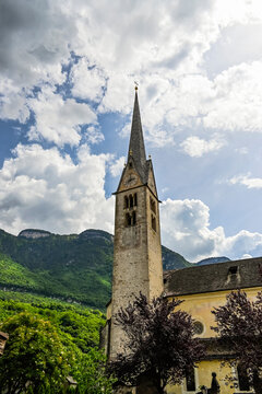 Neumarkt, Egna, Pfarrkirche, Dorf, Lauben, historische H&auml;user, Weinstrasse, Unterland, S&uuml;dtirol, Etsch, Etschtal, Weinberge, Weinbauer, Weindorf, Fr&uuml;hling, Sommer, Italien