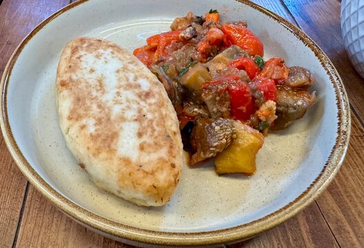 Cutlet with stewed vegetables