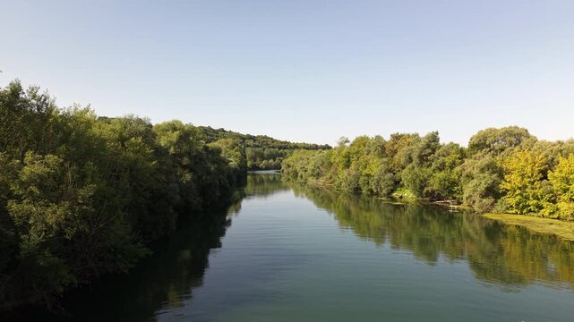 Vue a&eacute;rienne de la Marne en &eacute;t&eacute; &agrave; Isles-les-Meldeuses, France