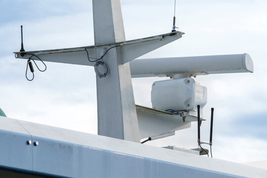 Radar antenna and navigation equipment on a ship mast, illustrating advanced maritime communication systems and marine technology.