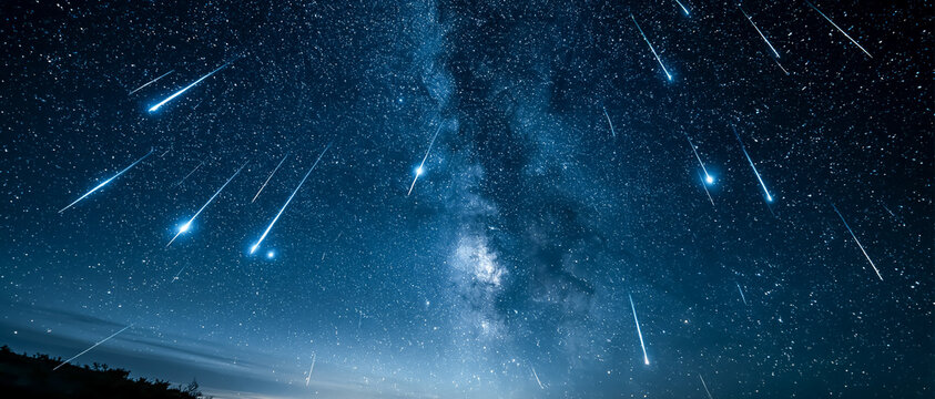 夏の夜空を彩るペルセウス座流星群と天の川