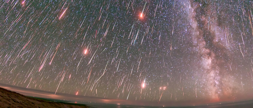 夏の夜空を彩るペルセウス座流星群と天の川