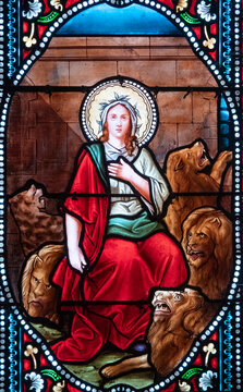 Stained glass (19th century) of Saint Th&egrave;cle.