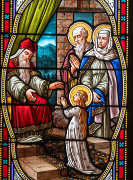 Stained glass (19th century) of The childhood of Mary: Presentation of Mary at the Temple.