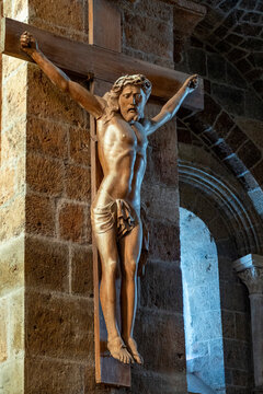 Sculpture (19th century) of Jesus Christ crucified on the cross.