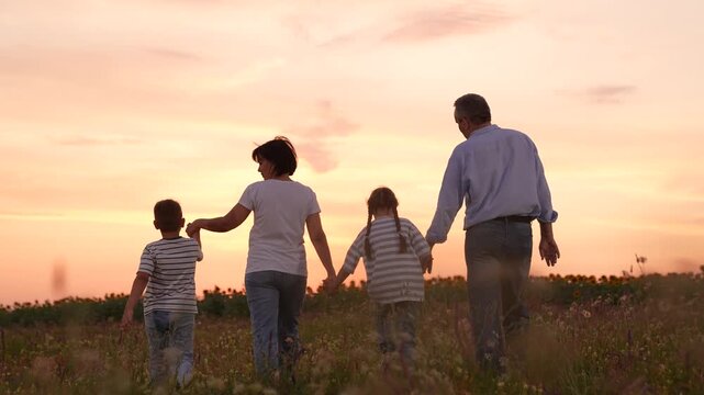 mother father children boy girl park sunset, man woman toddlers outdoors, Happy family walking at sunset, Family enjoying evening walk, Parents and children together in nature, Family bonding outdoors