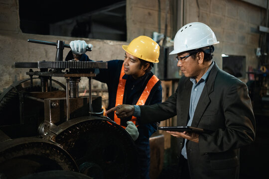 factory tech automation with iot digital; factory automation planning. factory guides buyer choices, tech frames the scene, and automation adds useful meaning. In a clear visual scene.