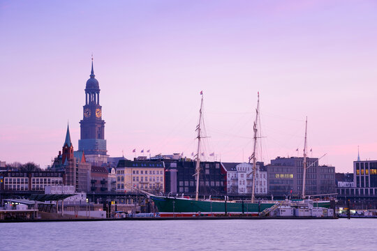 Germany, Hamburg, St. Michaelis Church at River Elbe at dawn