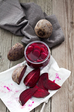 Fresh and pickled beetroot