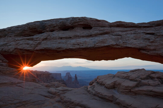 USA, Utah, Canyonlands National Park, Mesa Arch