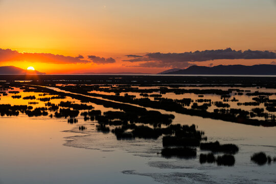 Peru, Titicaca lake, sunrise above the lake