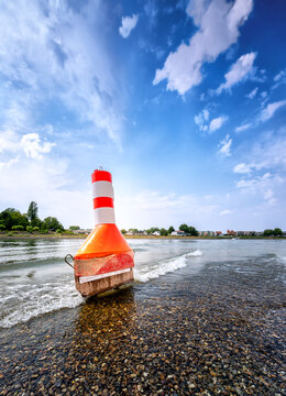 Klimawandel - Niedrigwasser am Rhein