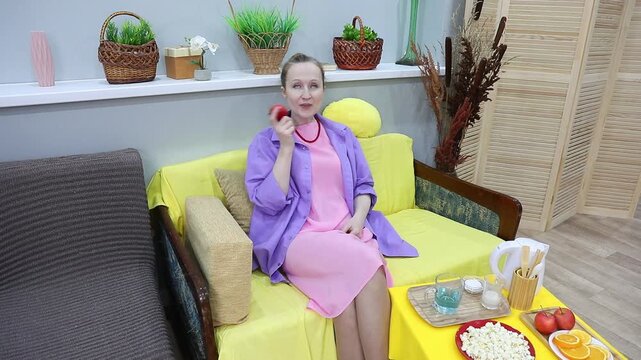 woman eating an apple
