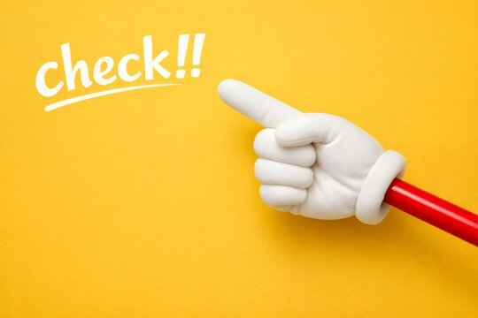 確認を指差し「check!!」と促す黄色背景に注目の手
