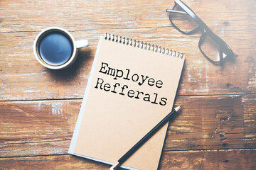 Obraz premium employee Refferals text in paper