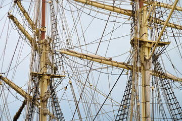 Close-up of the masts of a retro sailing ship. © WINDCOLORS