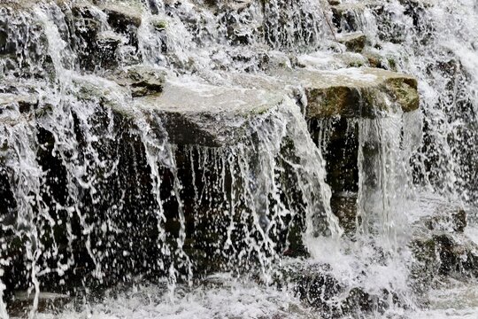 A close view of the falling water.