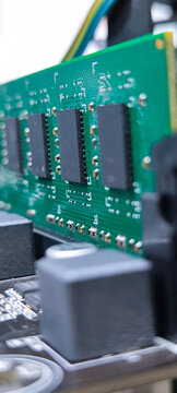 The black RAM memory chips are mounted on a green printed circuit board.