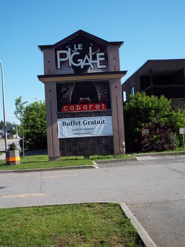 Gatineau, Quebec, Canada &ndash; June 21, 2026: A large outdoor sign for "Le Pigale Cabaret" featuring a free buffet notice stands near a street at 99 Bd Gr&eacute;ber.