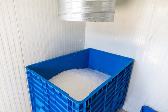 Leaf Ice Used for Fish Storage &ndash; Crushed Ice Preserving Fresh Seafood at a Fish Market