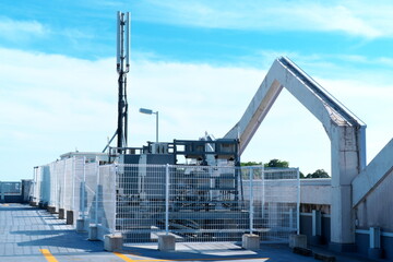 次世代通信とIoT社会を支える5G・モバイルネットワーク基地局のインフラ設備 © taka