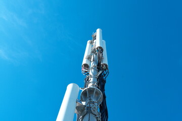 次世代通信とIoT社会を支える5G・モバイルネットワーク基地局のインフラ設備 © taka