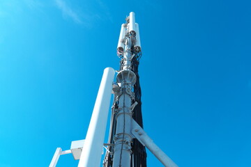 次世代通信とIoT社会を支える5G・モバイルネットワーク基地局のインフラ設備 © taka