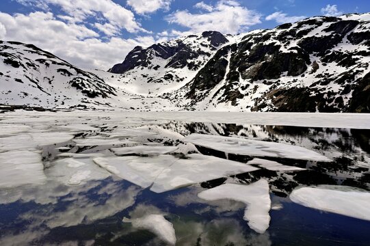 Ice floes float in the half-frozen Upper Murgsee, Murgtal, Canton of St. Gallen, Switzerland