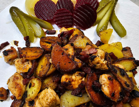 H&auml;hnchenfleisch mit reichlich Kr&auml;utern und Gew&uuml;rzen