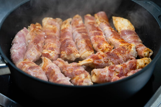 H&auml;hnchenfleisch mit reichlich Kr&auml;utern und Gew&uuml;rzen