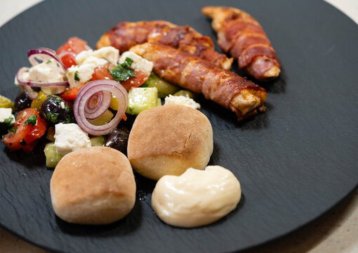 H&auml;hnchenfleisch mit reichlich Kr&auml;utern und Gew&uuml;rzen
