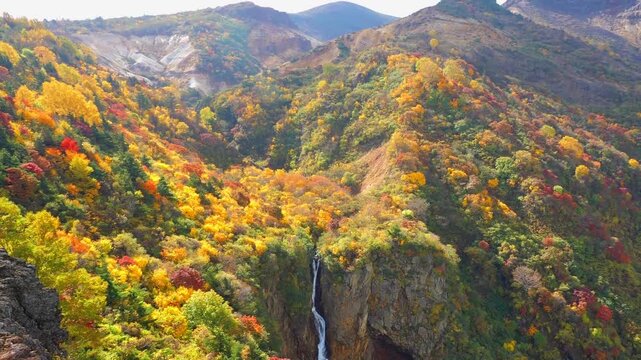 秋の蔵王【宮城県刈田郡蔵王町】駒草平の紅葉と不帰の滝