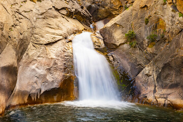 Roaring River Falls cascades in Kings Canyon Park © PhotoSpirit