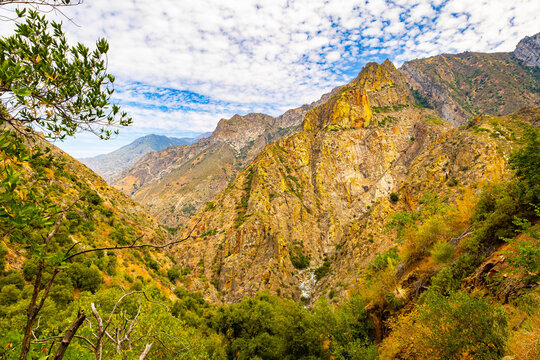 Sweeping panoramic view of Kings Canyon mountains
