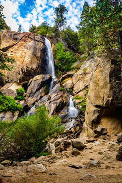 Grizzly Falls scenic view at Kings Canyon Park
