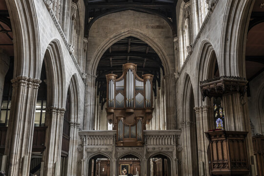 Oxford, England - 24 July 2026: View of the interior of a historic church featuring a large pipe organ, stone arches, and a wooden pulpit.