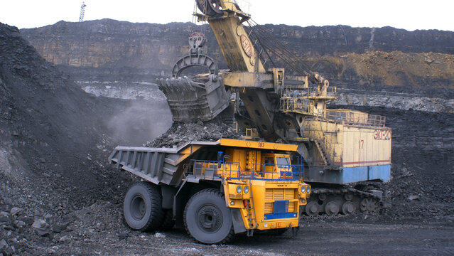 Underground Coal Mining Photo Industrial Worker Excavation Machinery